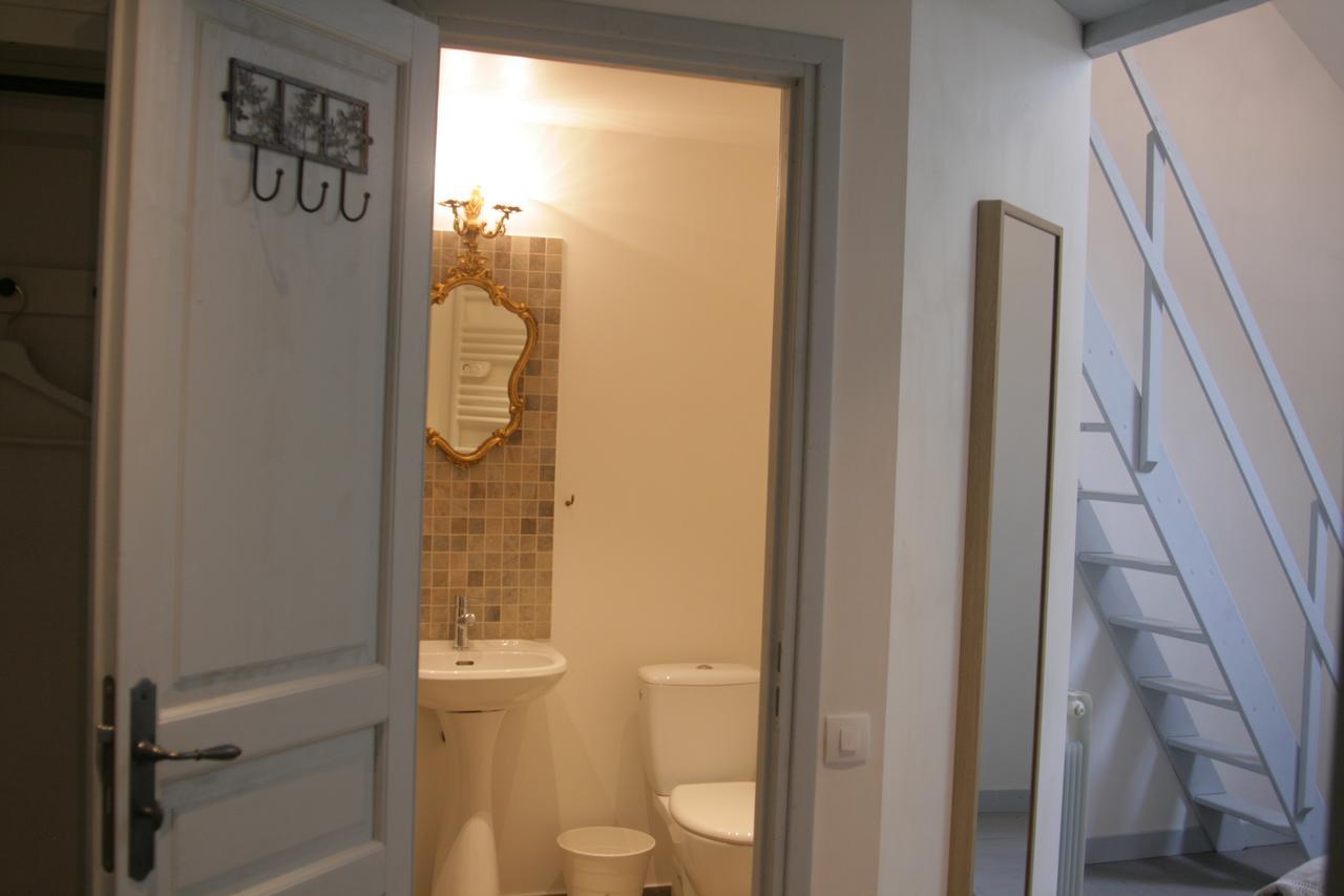 Domaine Des Douves Bed and Breakfast Ancy-le-Franc Exteriör bild