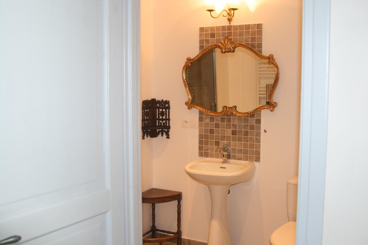 Domaine Des Douves Bed and Breakfast Ancy-le-Franc Exteriör bild