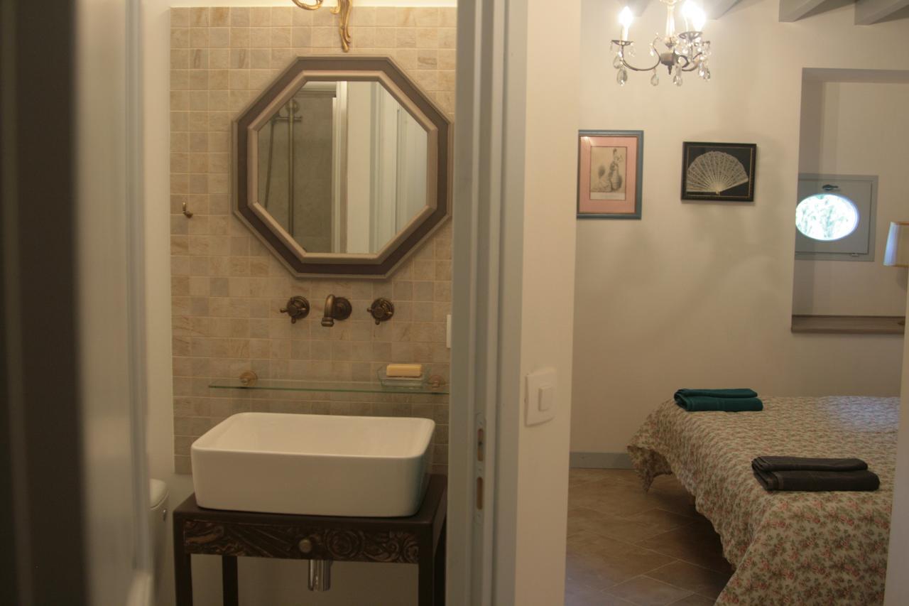 Domaine Des Douves Bed and Breakfast Ancy-le-Franc Exteriör bild