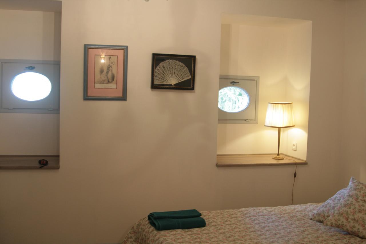 Domaine Des Douves Bed and Breakfast Ancy-le-Franc Exteriör bild