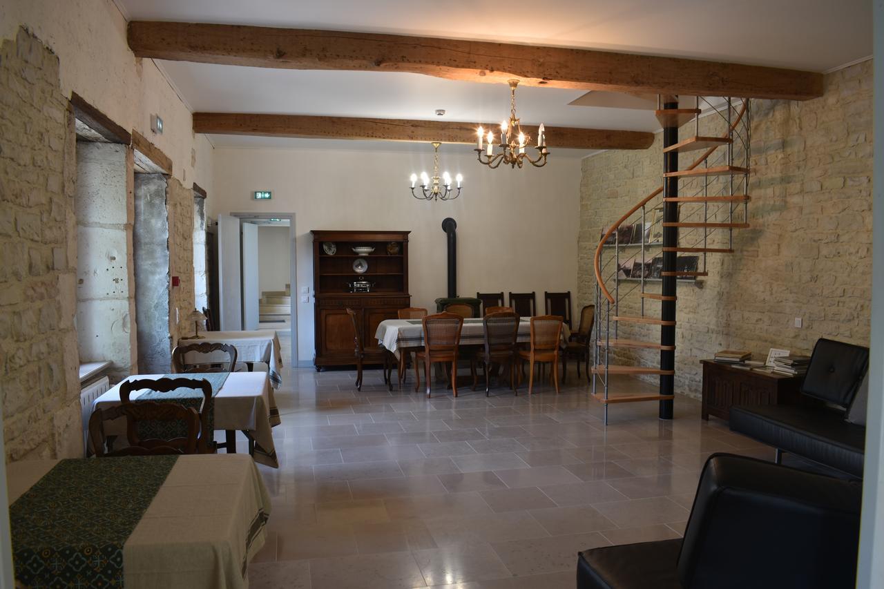 Domaine Des Douves Bed and Breakfast Ancy-le-Franc Exteriör bild