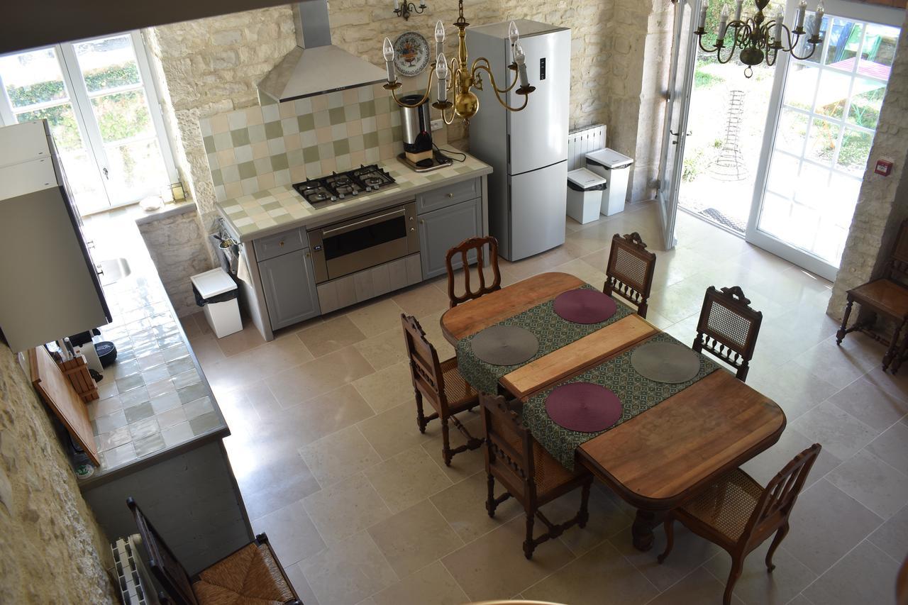 Domaine Des Douves Bed and Breakfast Ancy-le-Franc Exteriör bild
