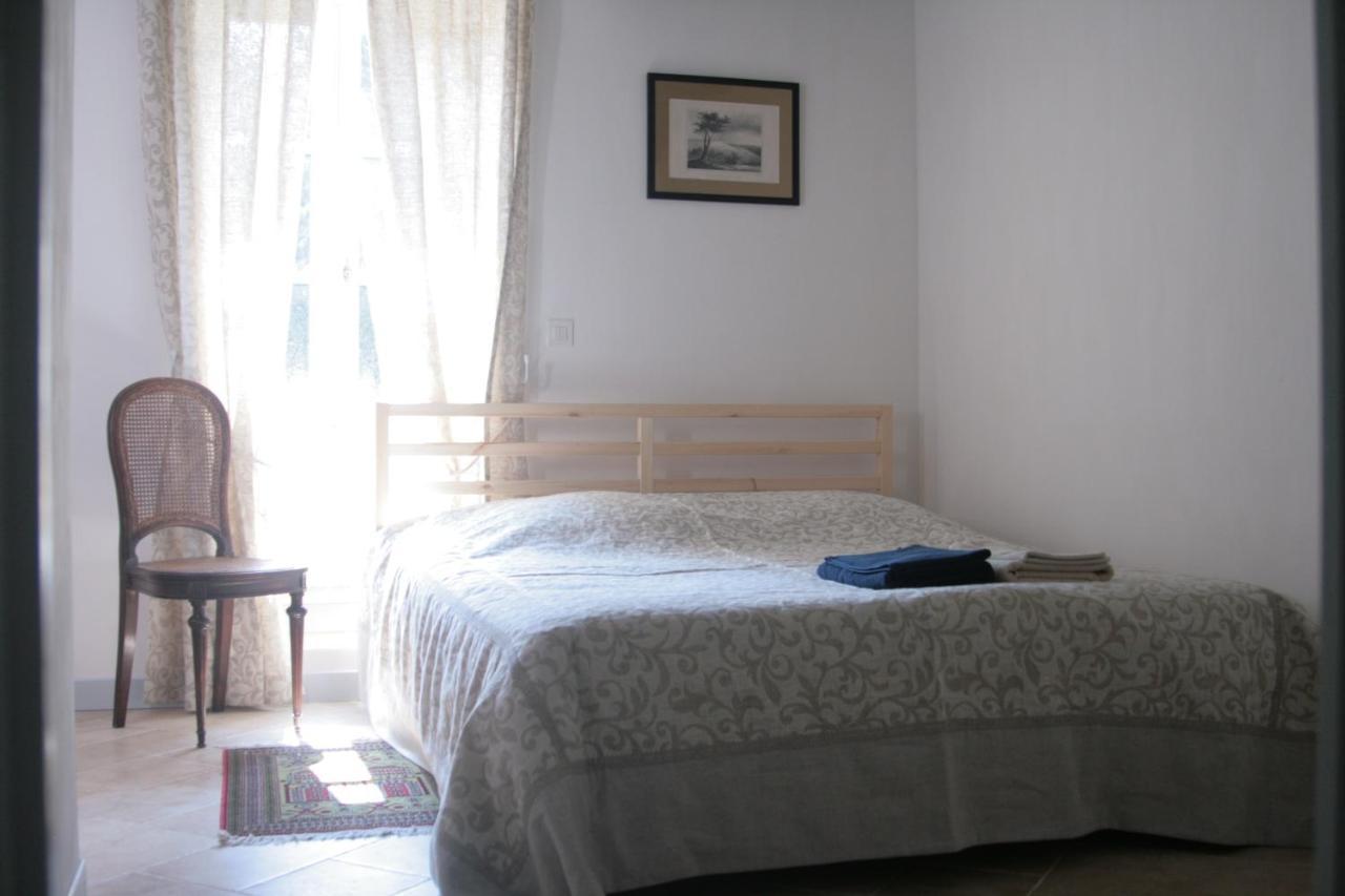 Domaine Des Douves Bed and Breakfast Ancy-le-Franc Exteriör bild
