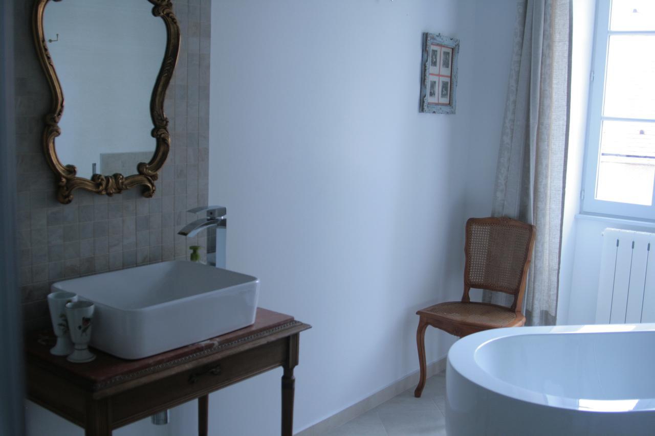 Domaine Des Douves Bed and Breakfast Ancy-le-Franc Exteriör bild