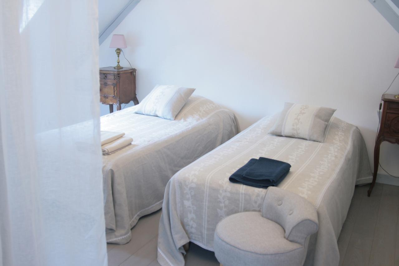 Domaine Des Douves Bed and Breakfast Ancy-le-Franc Exteriör bild