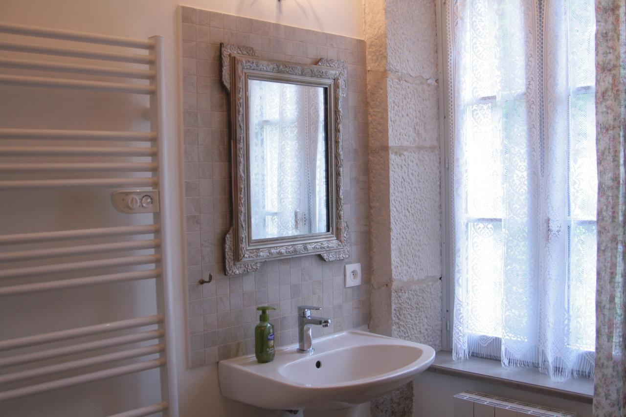 Domaine Des Douves Bed and Breakfast Ancy-le-Franc Exteriör bild