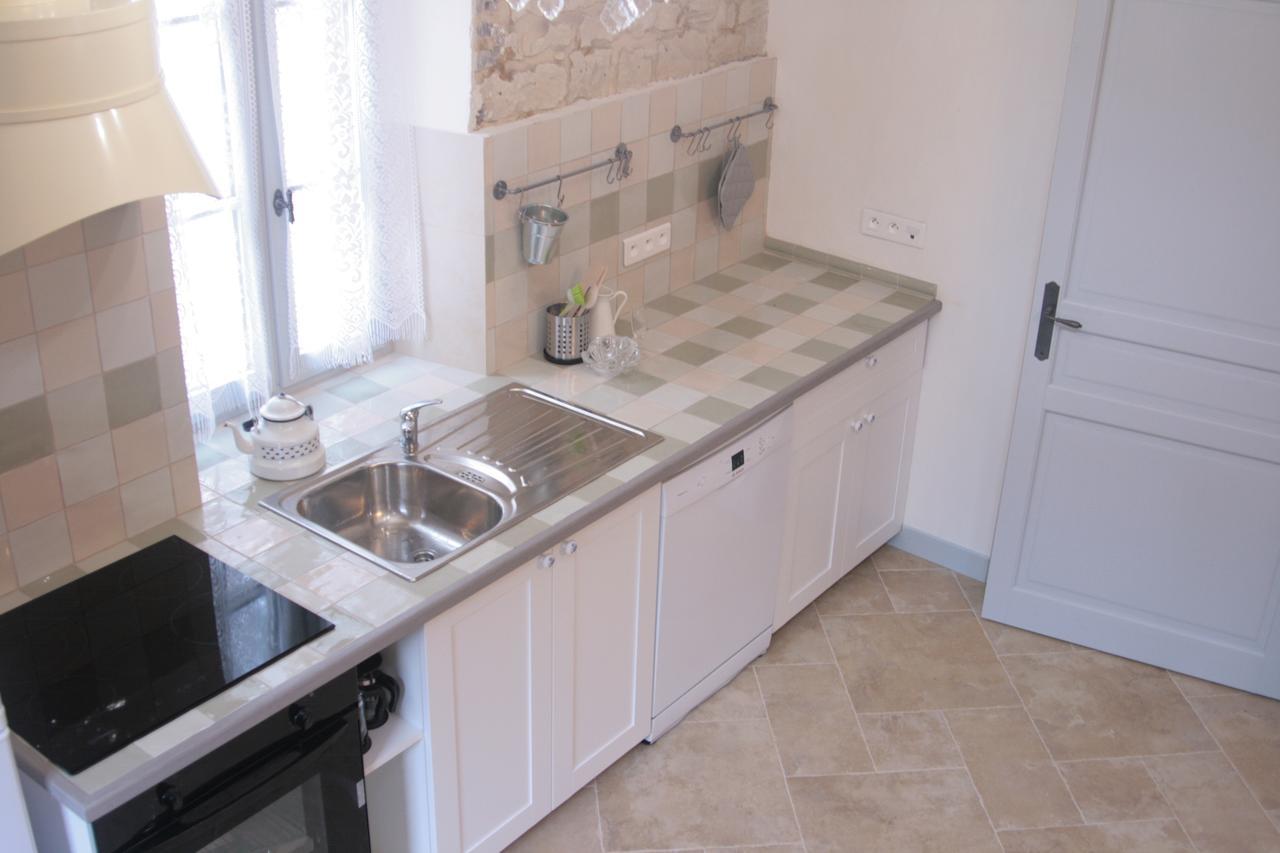 Domaine Des Douves Bed and Breakfast Ancy-le-Franc Exteriör bild